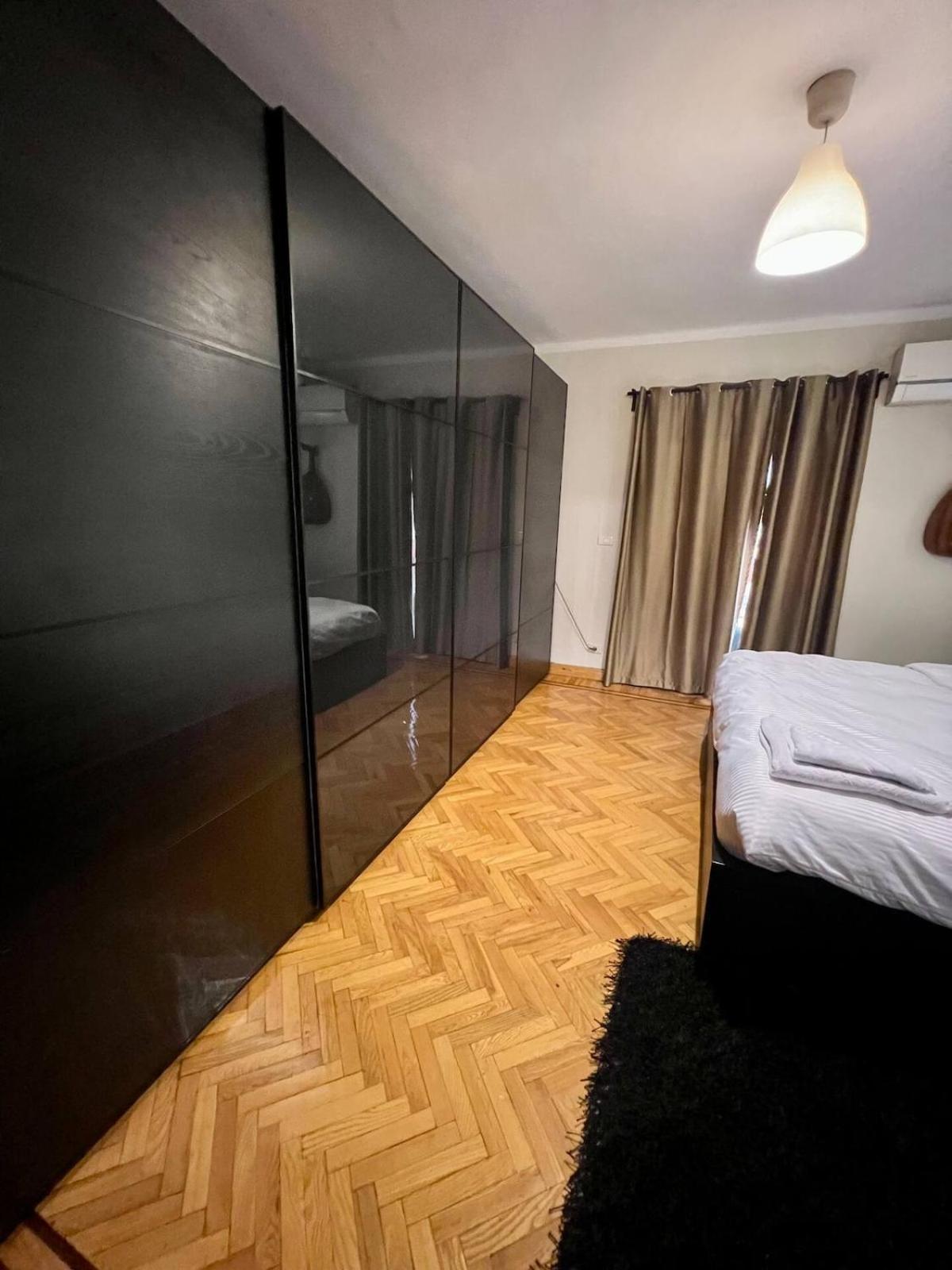 Luxurious Egyptian Vibes With Hot Tub, Gym, Office Apartamento