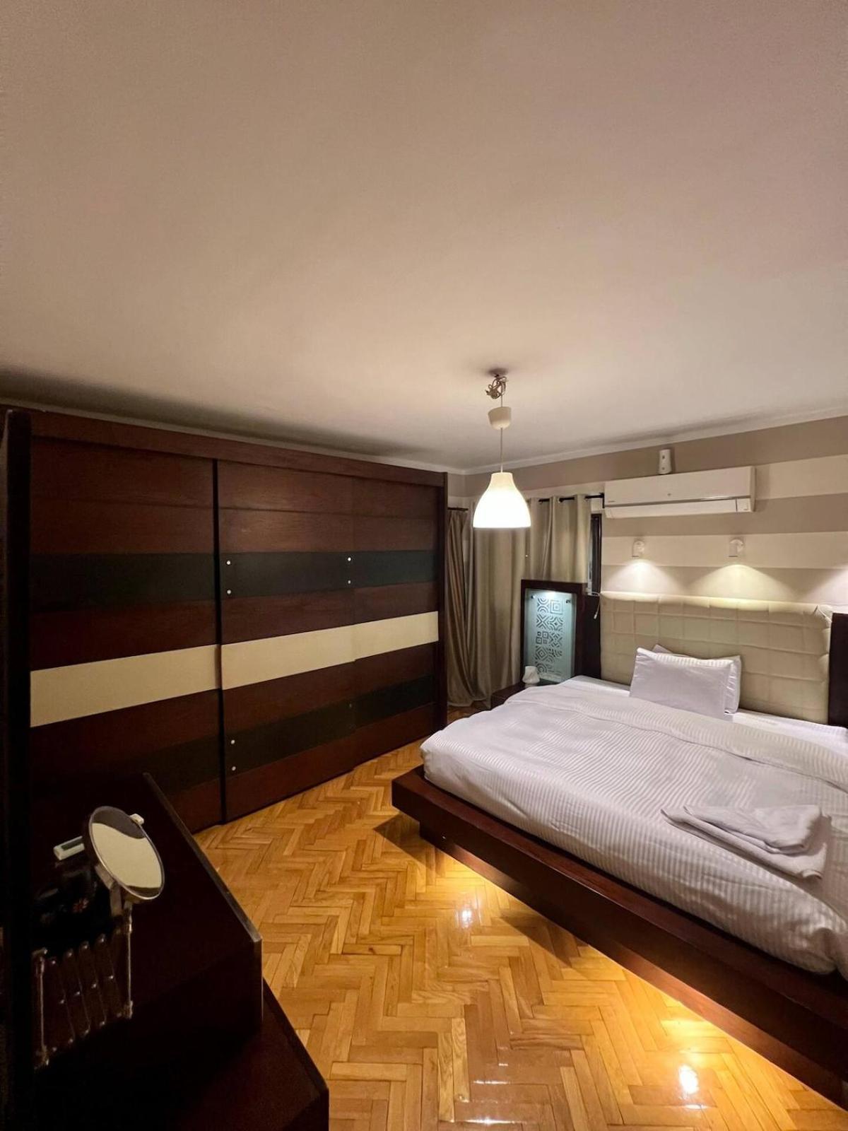 Luxurious Egyptian Vibes With Hot Tub, Gym, Office *