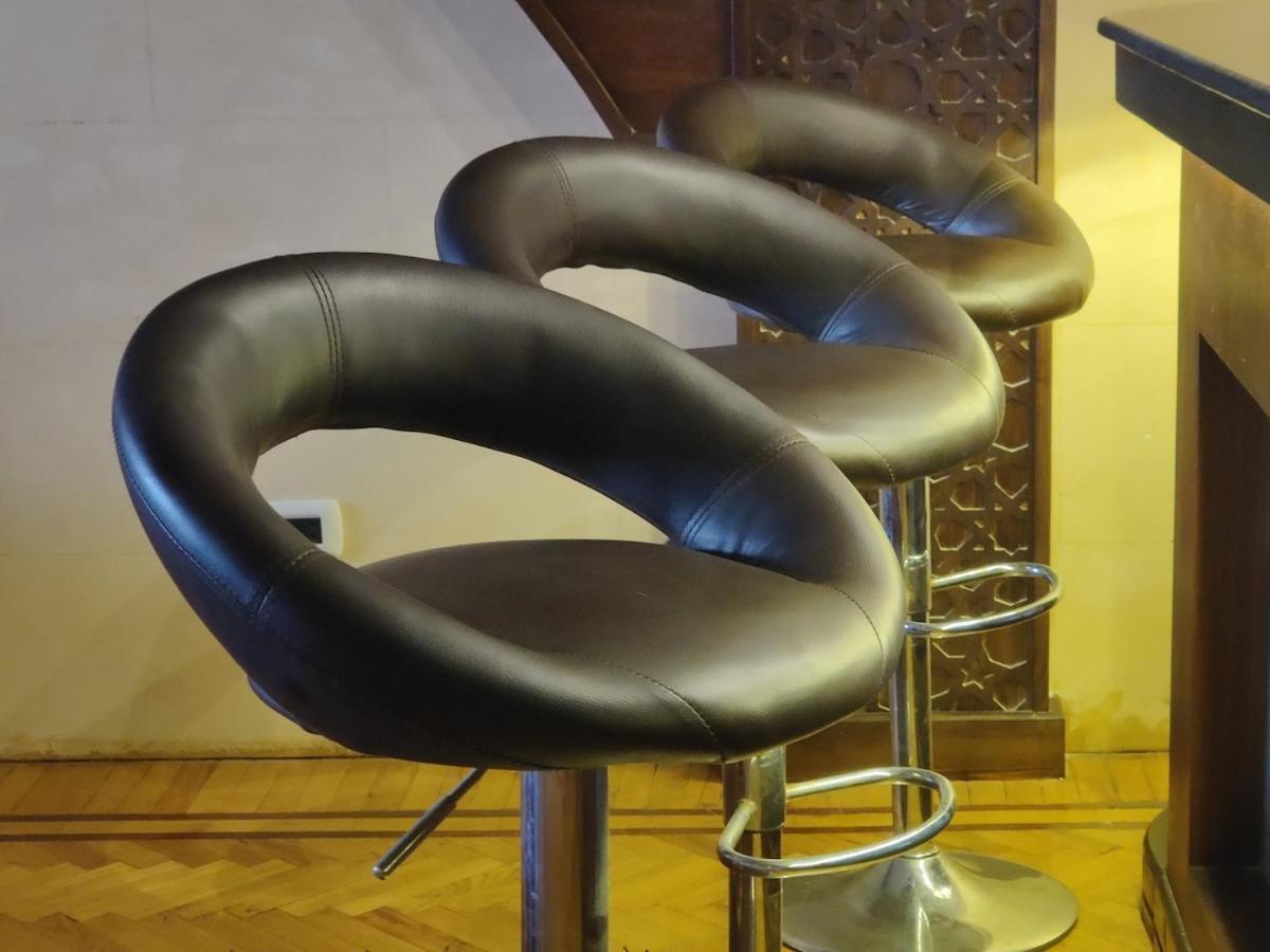 Luxurious Egyptian Vibes With Hot Tub, Gym, Office