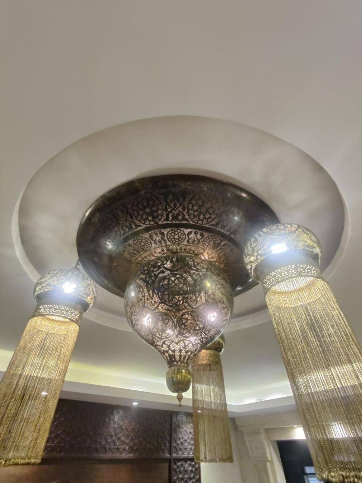 Luxurious Egyptian Vibes With Hot Tub, Gym, Office Cairo