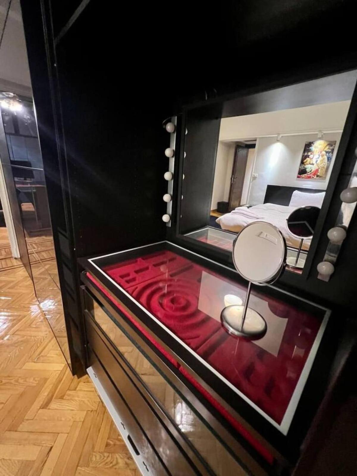 Luxurious Egyptian Vibes With Hot Tub, Gym, Office Apartment *