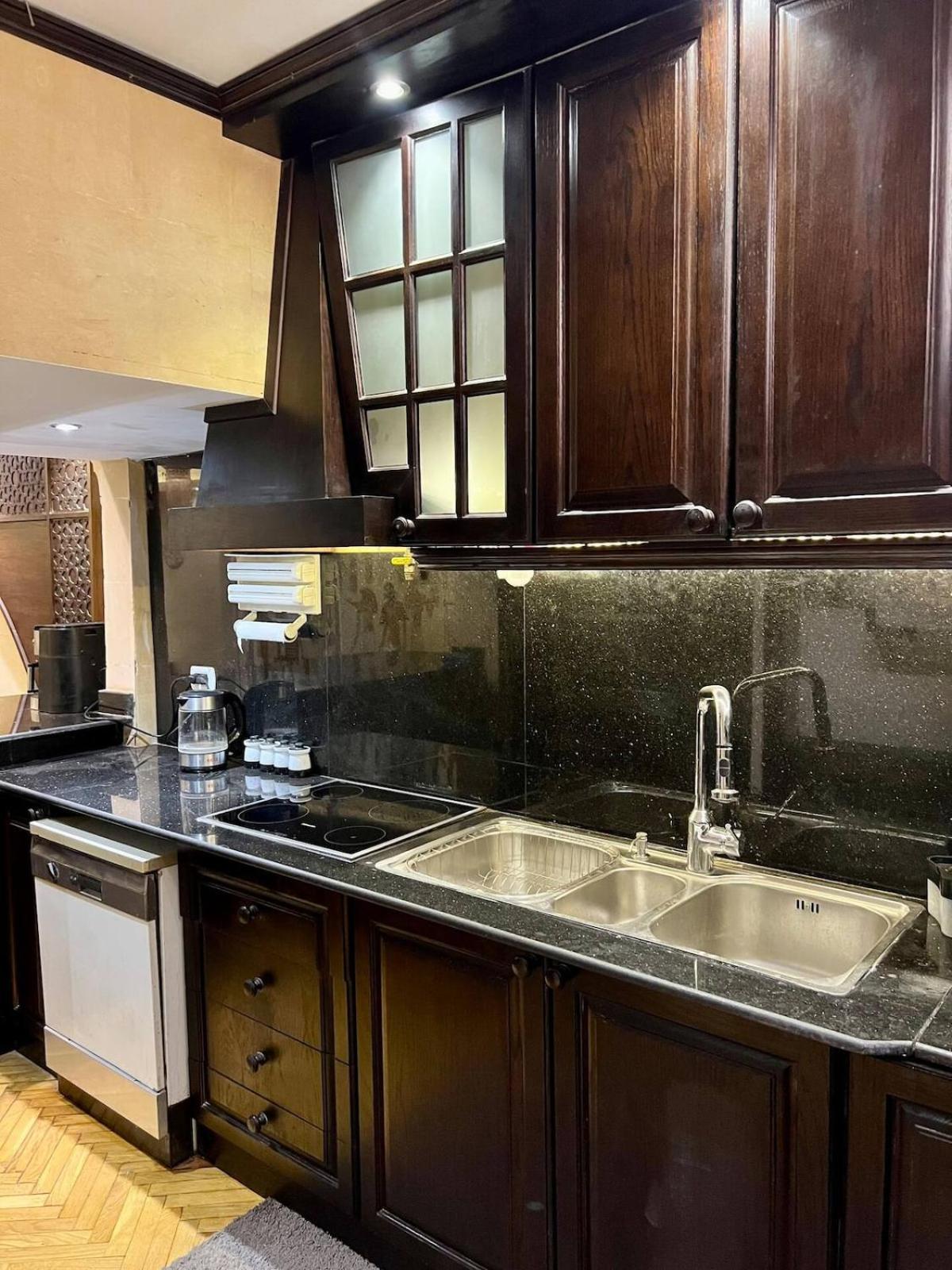 Luxurious Egyptian Vibes With Hot Tub, Gym, Office * Cairo