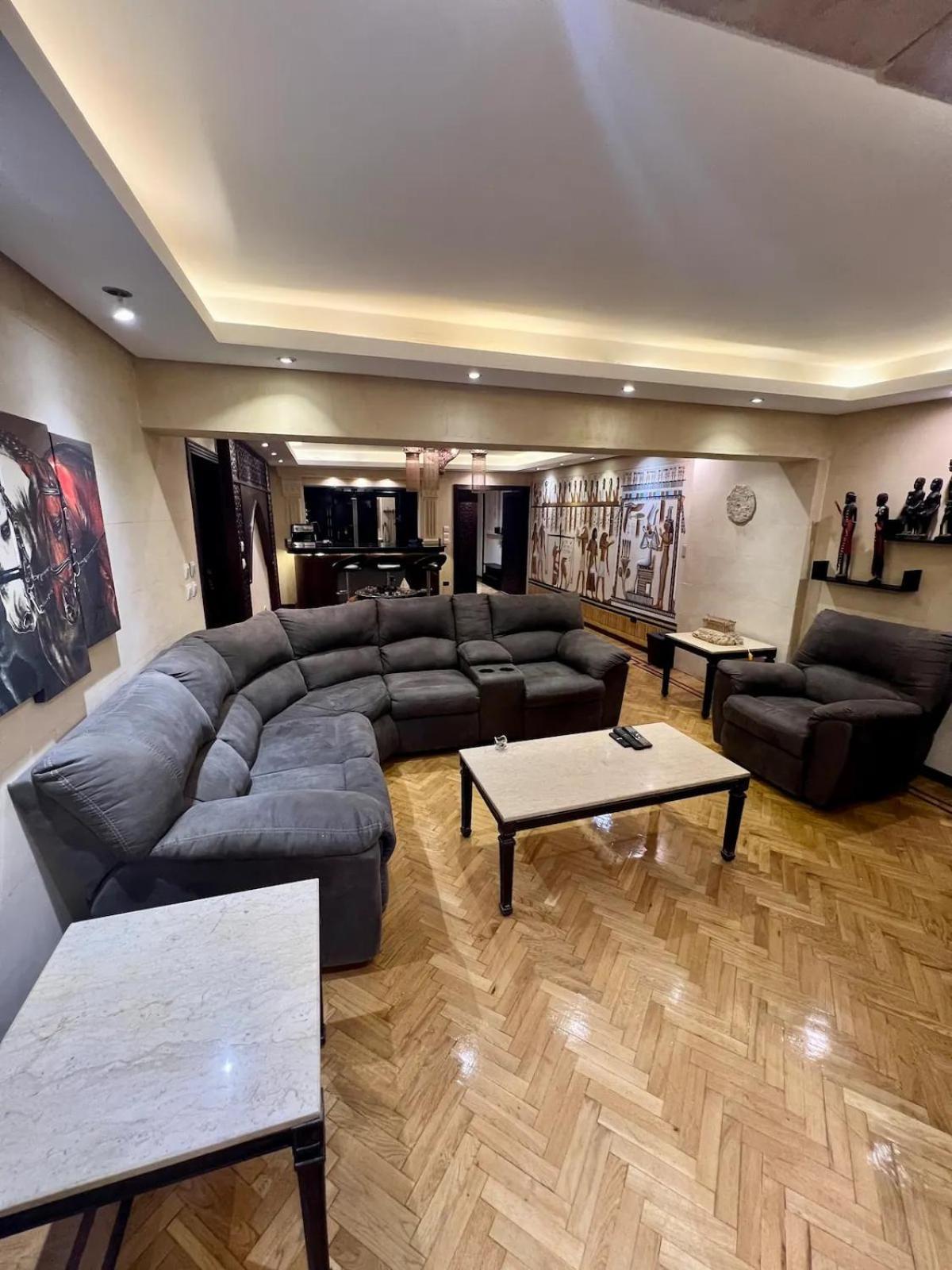 Luxurious Egyptian Vibes With Hot Tub, Gym, Office * Cairo